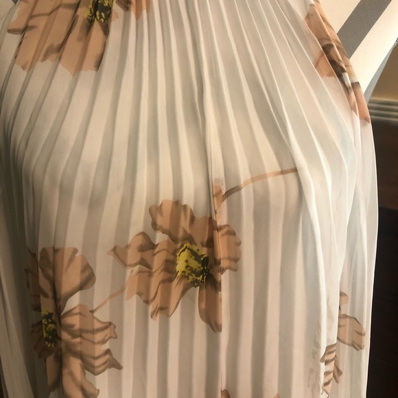 Entro Dress - Picture 2 of 5